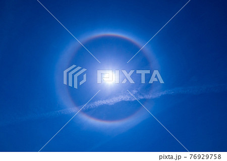 太陽の周りに現れる光の輪 太陽の周りに現れる光の輪 76929758