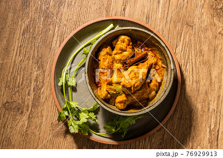 チキンカレー　Asian style very spicy chicken curry  76929913