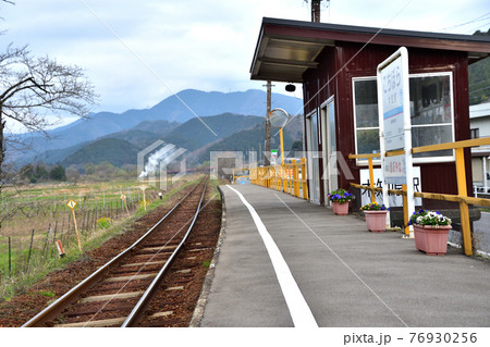 無人駅の風景 76930256