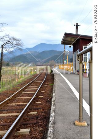 無人駅の風景 76930261