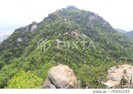 岩 石 グー 76930294