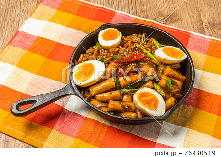 ラトッポギ 韓国グルメ Tteokbokki Korean food ラトッポギ 韓国グルメ Tteokbokki Korean food 76930519