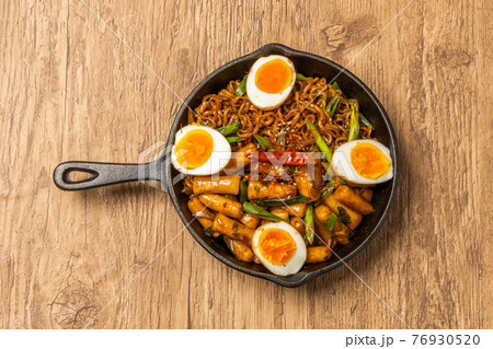 ラトッポギ　韓国グルメ　 Tteokbokki Korean food 76930520