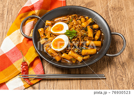 ラトッポギ　韓国グルメ　 Tteokbokki Korean food 76930523