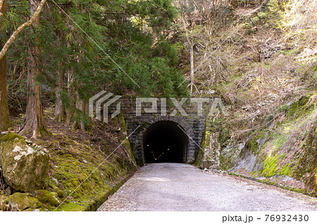 （静岡県）伊豆の旧天城トンネル南口園地（河津側） 76932430
