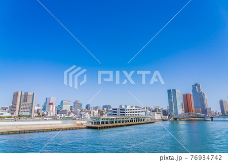 東京の都市風景 築地大橋から旧築地市場(再開発)方面 76934742