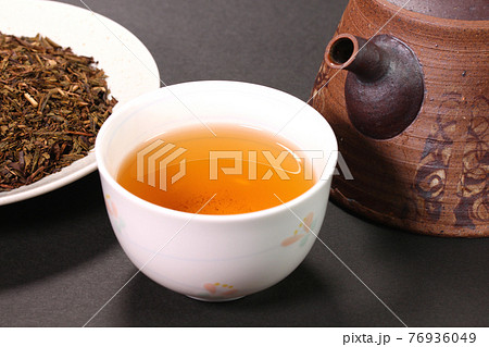 ほうじ茶 お茶と茶葉と急須 ほうじ茶 お茶と茶葉と急須 76936049