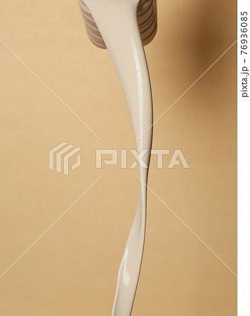 化粧品 茶色 背景 76936085