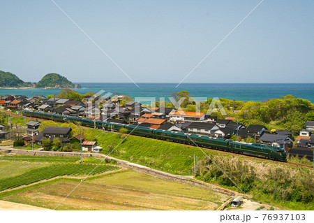 初夏の日本海、瑞々しい風が 初夏の日本海、瑞々しい風が 76937103