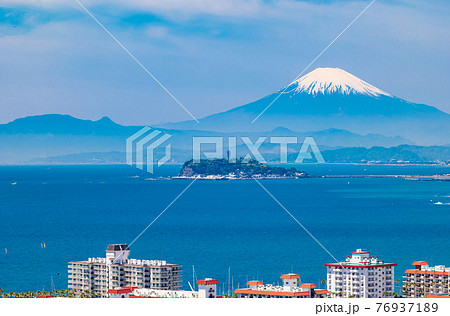 富士山と湘南海岸 76937189