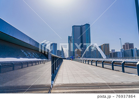 東京の都市風景 築地大橋周辺の風景 東京の都市風景 築地大橋周辺の風景 76937864