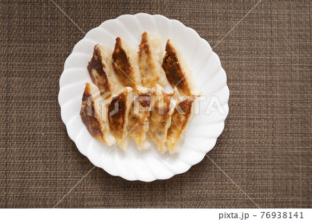 焼き餃子 76938141