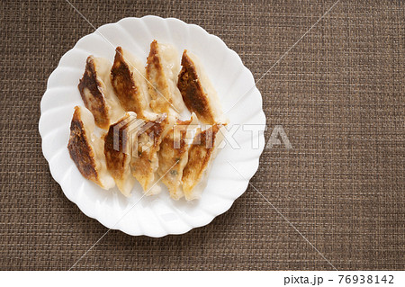 焼き餃子 76938142