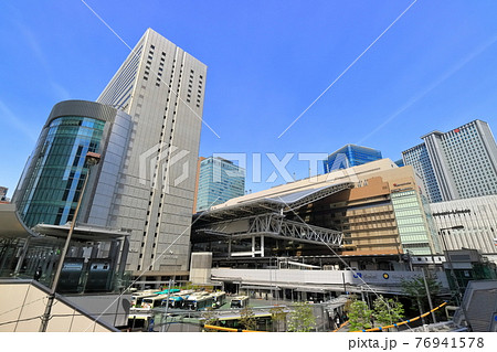 【大阪府】晴天下のJR大阪駅 76941578