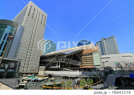 【大阪府】晴天下のJR大阪駅 76941579
