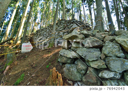 明智光秀が築城した丹波国 周山城 本丸と石垣 明智光秀が築城した丹波国 周山城 本丸と石垣 76942043
