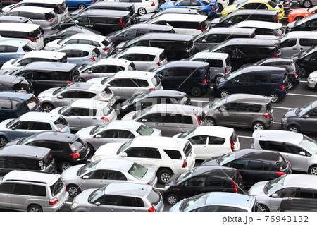 自動車の輸出入 76943132