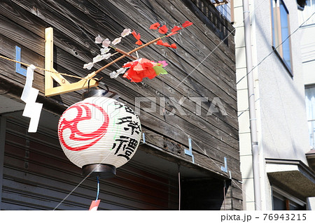 夏祭りの提灯　御祭禮の提灯　氏子　提灯 76943215