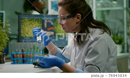 Biologist researcher using micropipette and petri dish Biologist researcher using micropipette and petri dish 76943834