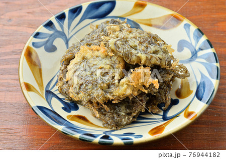 自家製「もずくの天ぷら」モズクの天婦羅、沖縄料理、郷土料理。ウスターソースを添えて。 自家製「もずくの天ぷら」モズクの天婦羅、沖縄料理、郷土料理。ウスターソースを添えて。 76944182