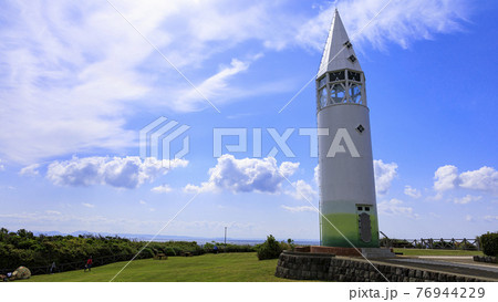 湘南三浦半島の神奈川県三浦市城ヶ島の安房崎灯台の春 76944229