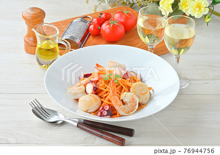 海老とホタテとタコのトマトクリームパスタ、イタリアンパスタ、スパゲッティ、イタリア料理。 海老とホタテとタコのトマトクリームパスタ、イタリアンパスタ、スパゲッティ、イタリア料理。 76944756