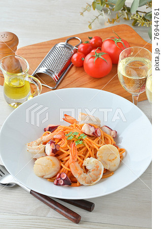 海老とホタテとタコのトマトクリームパスタ、イタリアンパスタ、スパゲッティ、イタリア料理。 海老とホタテとタコのトマトクリームパスタ、イタリアンパスタ、スパゲッティ、イタリア料理。 76944761