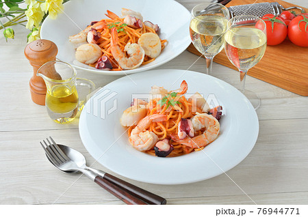 海老とホタテとタコのトマトクリームパスタ、イタリアンパスタ、スパゲッティ、イタリア料理。 海老とホタテとタコのトマトクリームパスタ、イタリアンパスタ、スパゲッティ、イタリア料理。 76944771