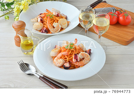 海老とホタテとタコのトマトクリームパスタ、イタリアンパスタ、スパゲッティ、イタリア料理。 海老とホタテとタコのトマトクリームパスタ、イタリアンパスタ、スパゲッティ、イタリア料理。 76944773