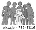 集団いじめを受ける女の子のイラスト 76945816
