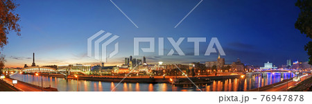 Moscow, Russia. Night. Panoramic view from the embankment of the Moskva River in the Kievsky train station, international business centre and bridges 76947878