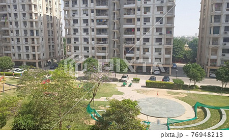 インドのアパートメントとイベント広場 76948213