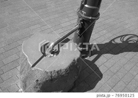 モノクロ 水道 水 野外 (2021年4月登録) 最大サイズ:M モノクロ 水道 水 野外 (2021年4月登録) 最大サイズ:M 76950125