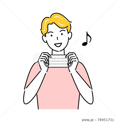 両手でマスクを持っている笑顔の男性 イラスト シンプル ベクター 76951731