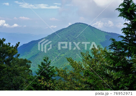 小持山からの武甲山 小持山からの武甲山 76952971