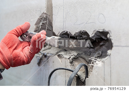 The electrician will plaster holes and channels for sockets and wires. The electrician will plaster holes and channels for sockets and wires. 76954129