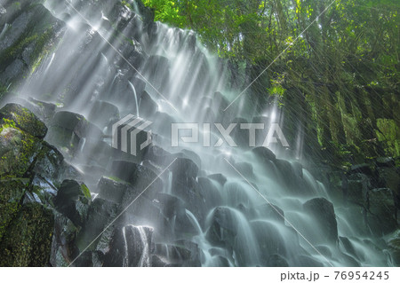 六方の滝の光芒（湯河原町） 76954245