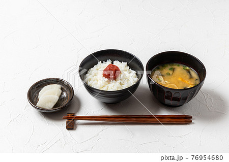 ごはんとおかず　Side dishes of rice japanese food 76954680