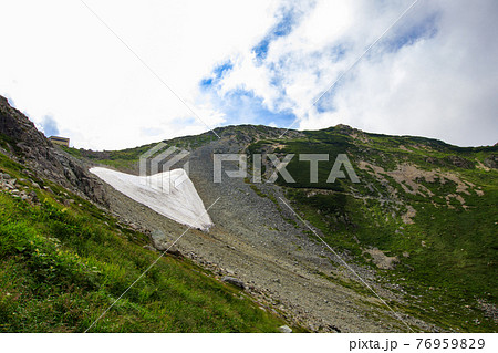 剱御前小舎付近の山道から見た剱沢雪渓 剱御前小舎付近の山道から見た剱沢雪渓 76959829
