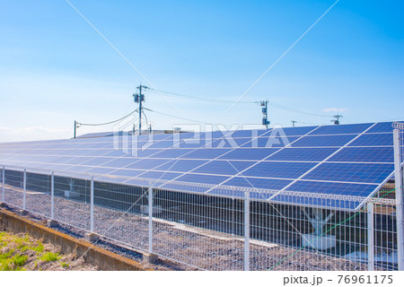 改正の空と太陽光パネル 76961175