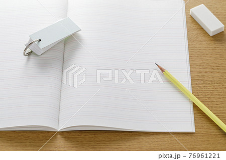 文房具 鉛筆と英語ノート 英語学習の写真素材