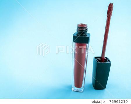 Brush for make-up lips and the bottle of liquid lipstick close-up on a pink background with copyspace Brush for make-up lips and the bottle of liquid lipstick close-up on a pink background with copyspace 76961250