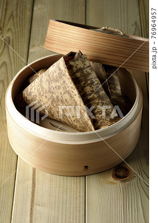 セイロ蒸しされた中華ちまき セイロ蒸しされた中華ちまき 76964957