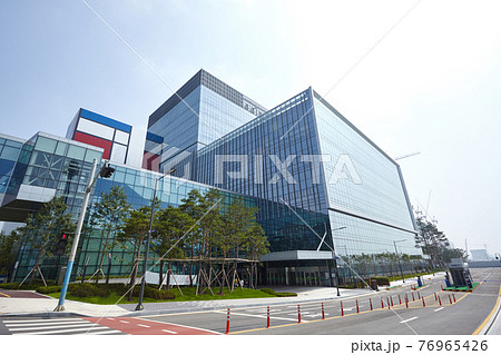 横断歩道 信号 都市 76965426