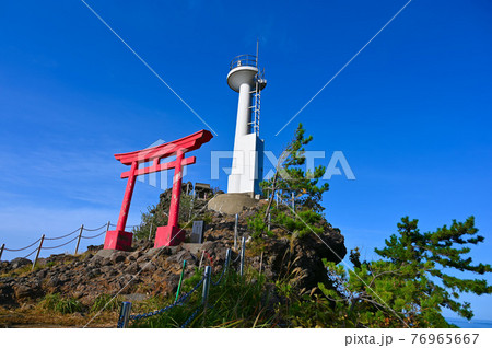 弁天岩　能生港灯台　厳島神社　赤鳥居　糸魚川市 76965667