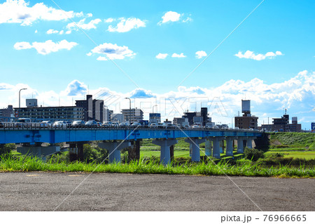 渋滞しやすい県境の橋 渋滞しやすい県境の橋 76966665