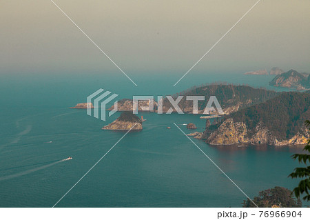 島根県 隠岐の島の白島海岸 shirashima coast at Okinoshima 76966904