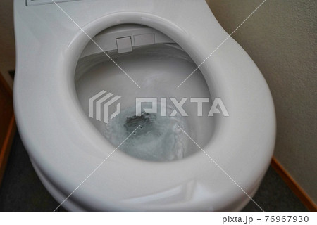 新築住宅のトイレの試運転 76967930