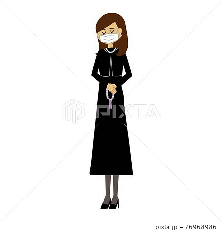 黙とうする女性　マスクあり 76968986