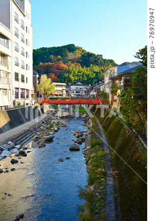 湯村温泉　温泉街　繁栄橋と春来川　新温泉町 76970947
